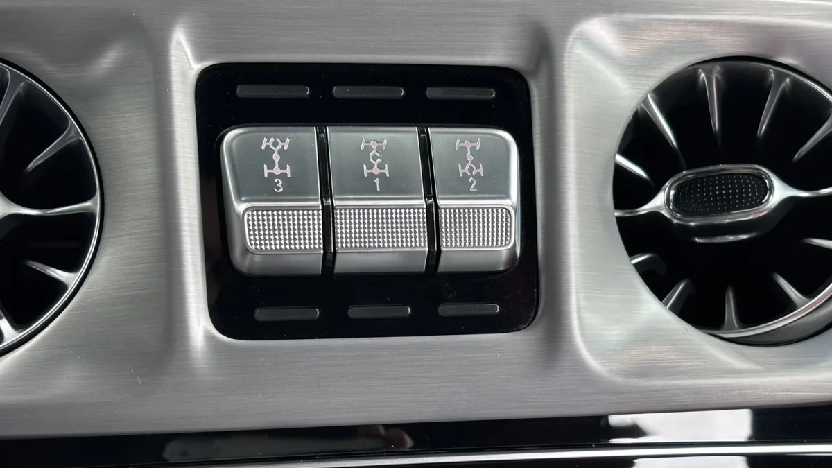 Mercedes G 550 Professional Edition diff lock buttons