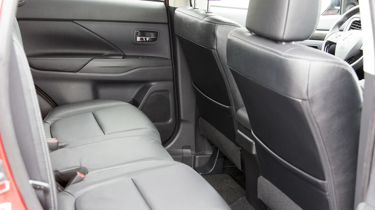 2016 Mitsubishi Outlander rear seats