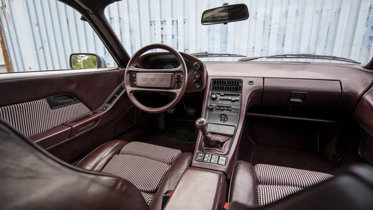 1981 Porsche 928 S interior
