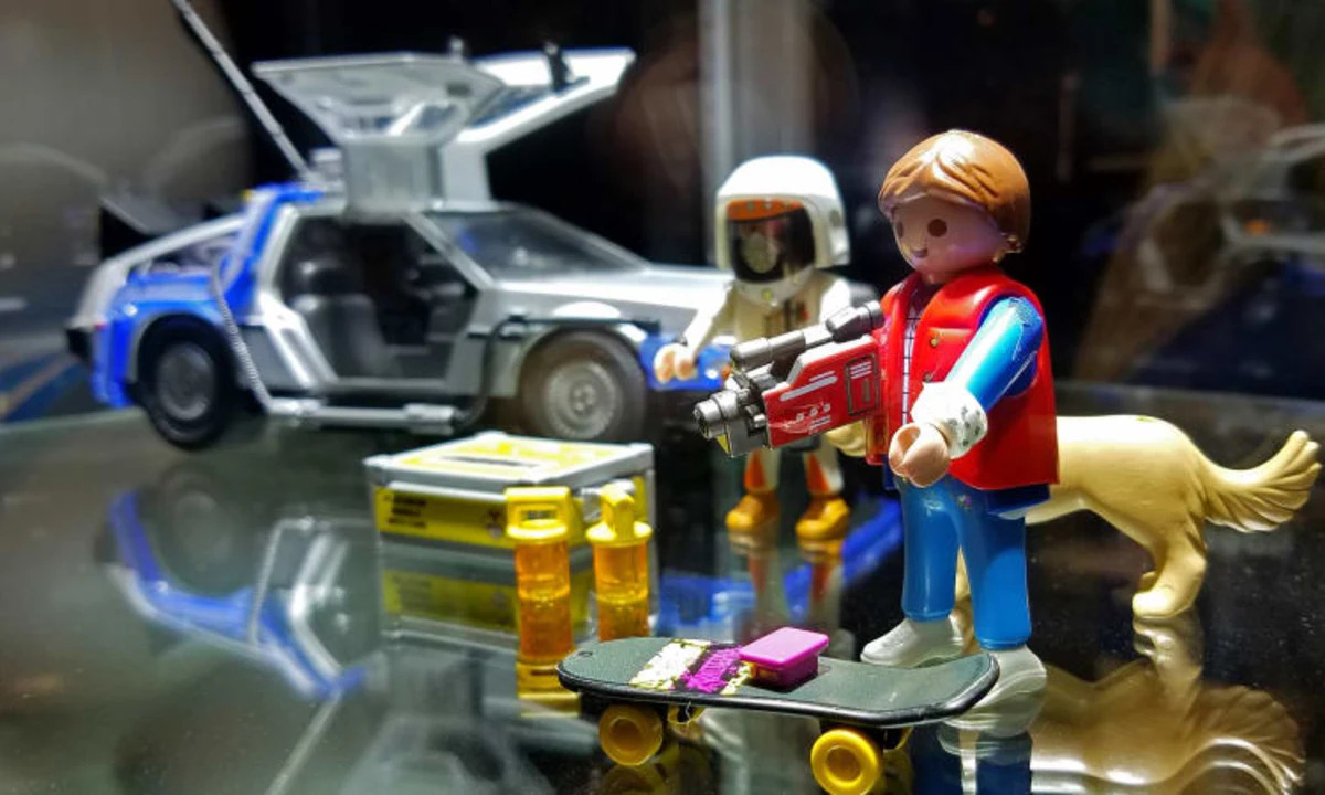 Playmobil Back to The Future Delorean : Toys & Games 