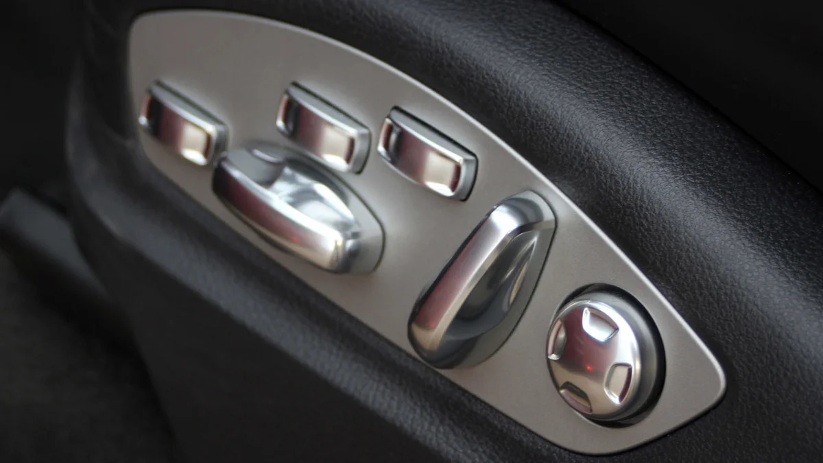 2015 Porsche Cayenne S seat controls